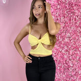 Top básico recortado amarillo
