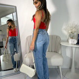 Cuerpo en forma de V Rojo