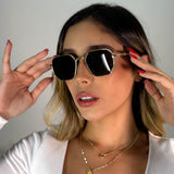 Gafas Geométricas Lente Negro Marco Dorado